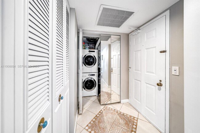 Building Photo - 5600 N Flagler Dr