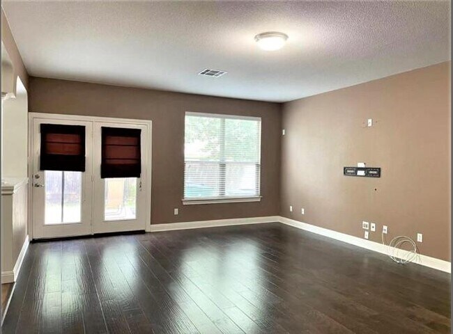 Building Photo - 508 Tyree Rd