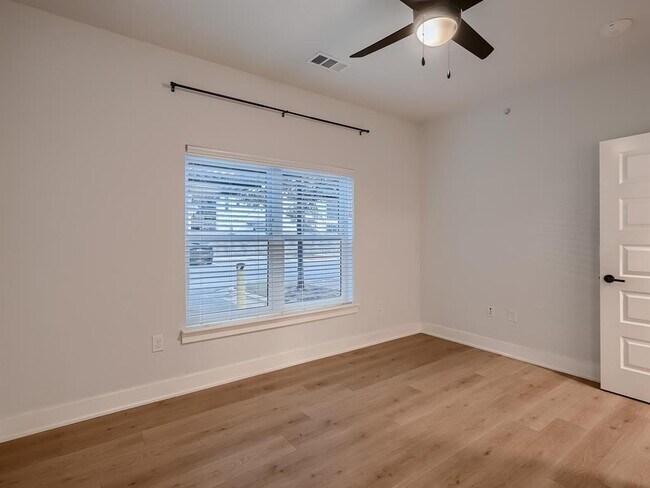 Building Photo - 3101 Govalle Ave
