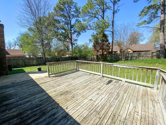 Building Photo - 3 bed, 2 bath home with access to 79 and 40.
