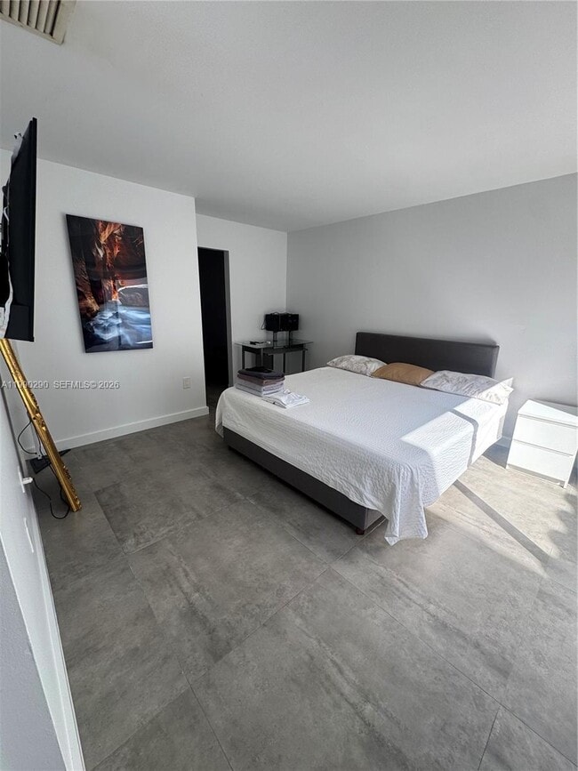 Building Photo - 534 NE 195th St