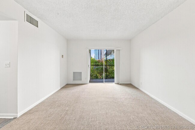 Building Photo - 1601 S Flagler Dr