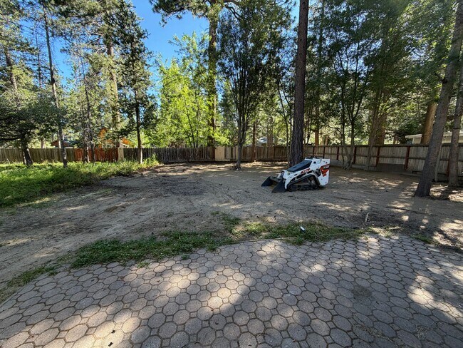 Building Photo - Charming Single Family Home - Completely Remodeled 2 Bed, 1.5 Bath with Garage