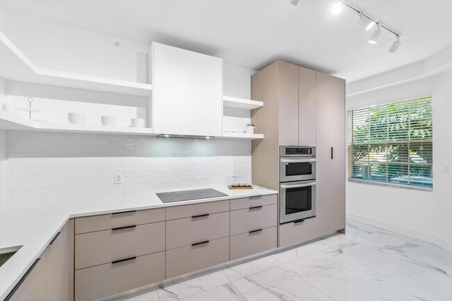 Building Photo - 5136 Lake Catalina Dr