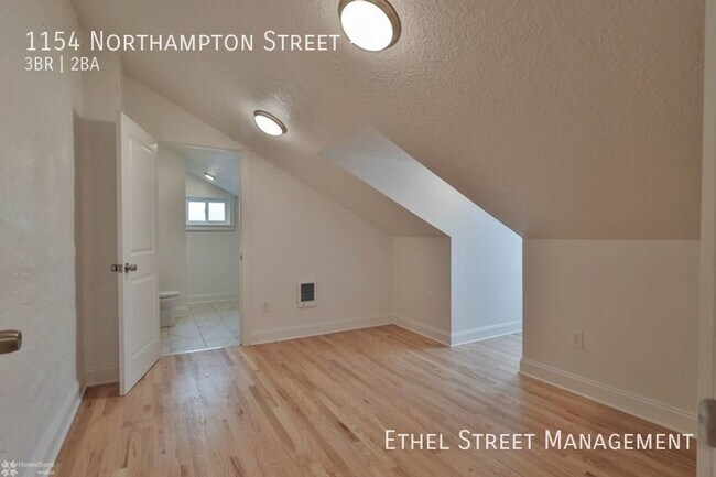 Building Photo - 1154 Northampton St