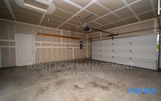 Building Photo - 4648 N Elisha Ave