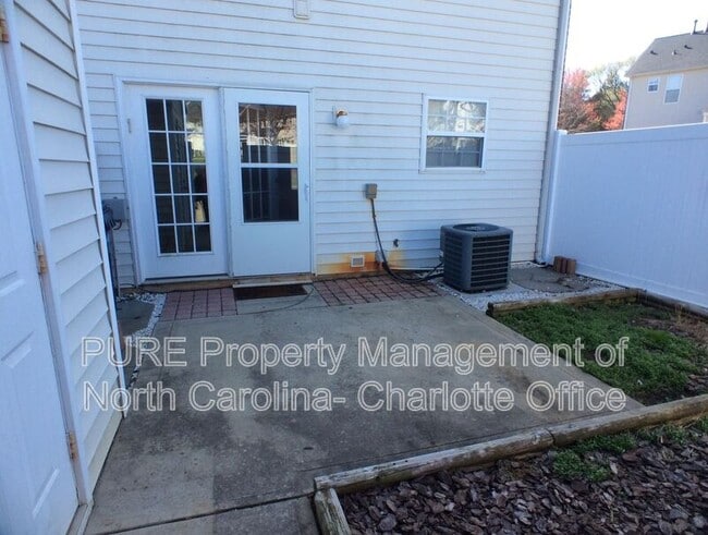 Building Photo - 18040 Delmas Dr