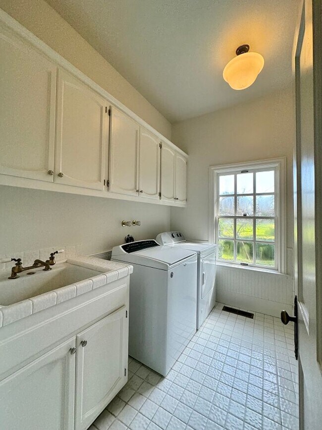 Building Photo - Stunning St. Helena Victorian Farmhouse on...