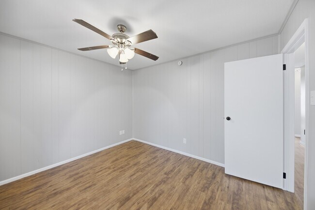 Building Photo - 600 E Stone St