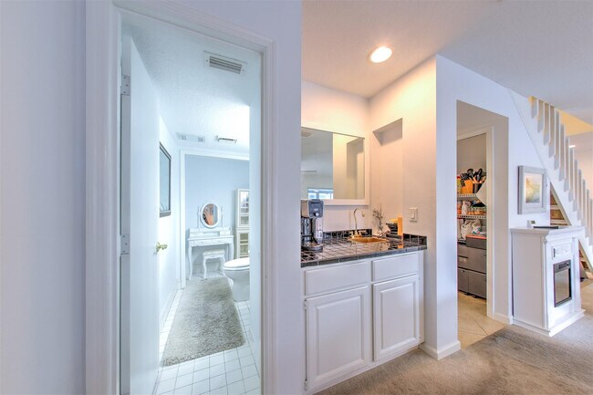 Building Photo - 4949 N Hwy A1A