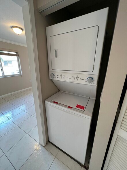 Building Photo - 351 NW 82nd Ave