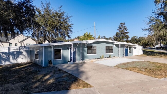 Building Photo - Completely Renovated 4/2 Home on a Corner Lot in the SODO Area of Orlando