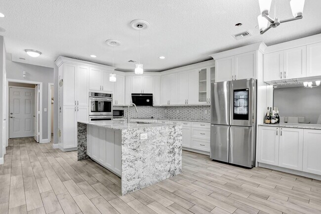 Building Photo - 6144 NW 78th Ct