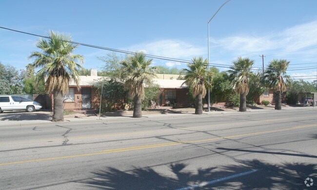 Primary Photo - 804 E 10th St