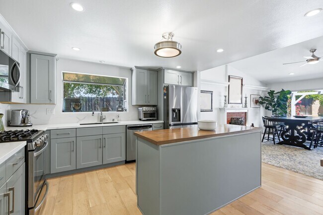 Building Photo - 4 Bed | 2 Bath | Pool & Spa | RV Access | Newbury Park