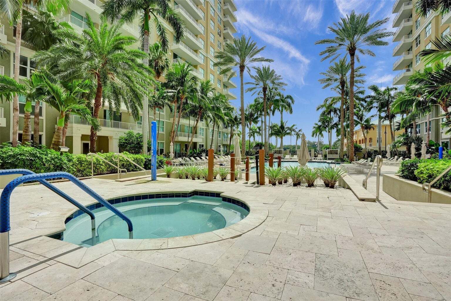 Building Photo - 700 E Boynton Beach Blvd