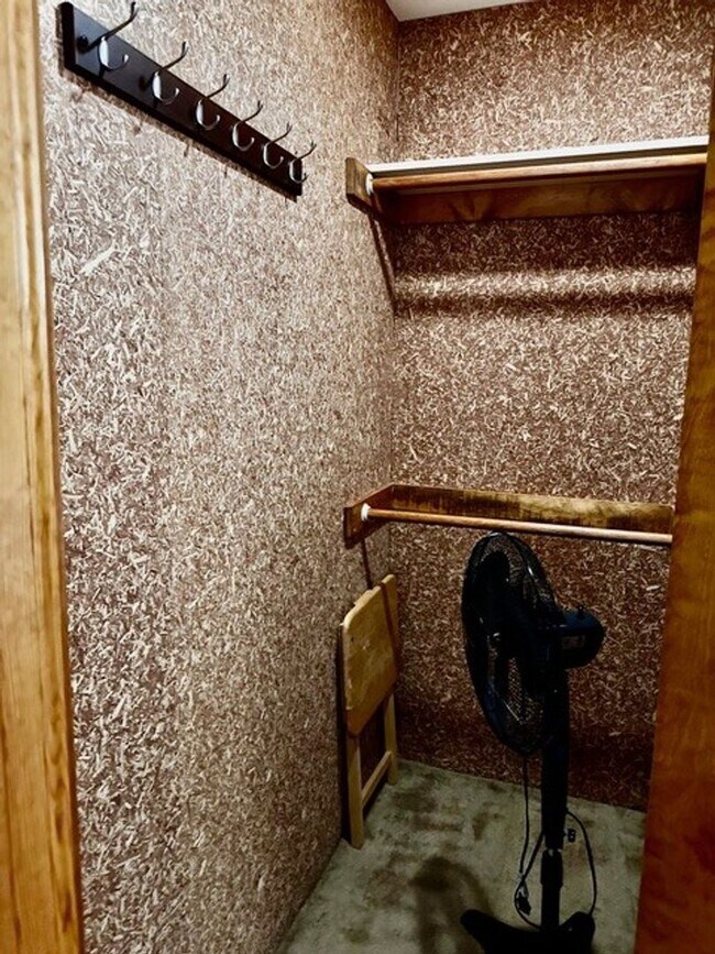 Building Photo - Long Term Rental- 549C Rainbow Village