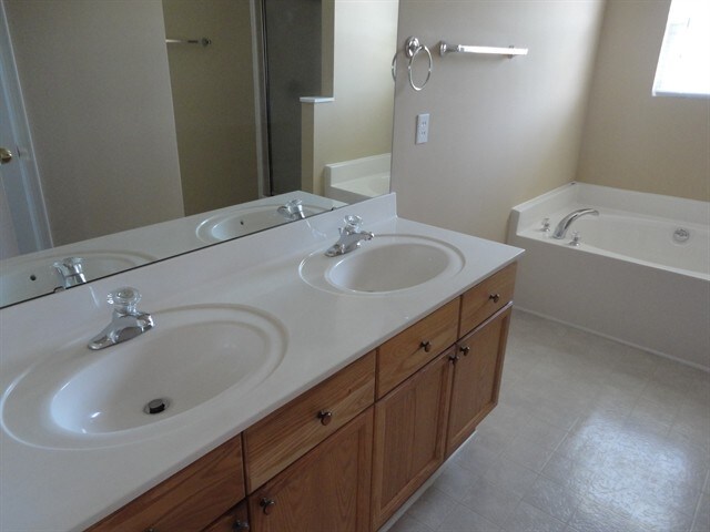 Building Photo - 11227 Walland Ln