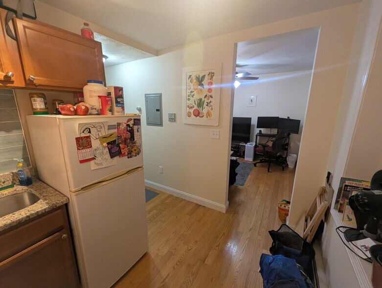 Building Photo - 1054 Cambridge St