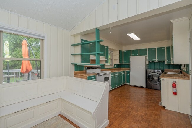 Building Photo - # Charming Greenville Home with Excellent ...