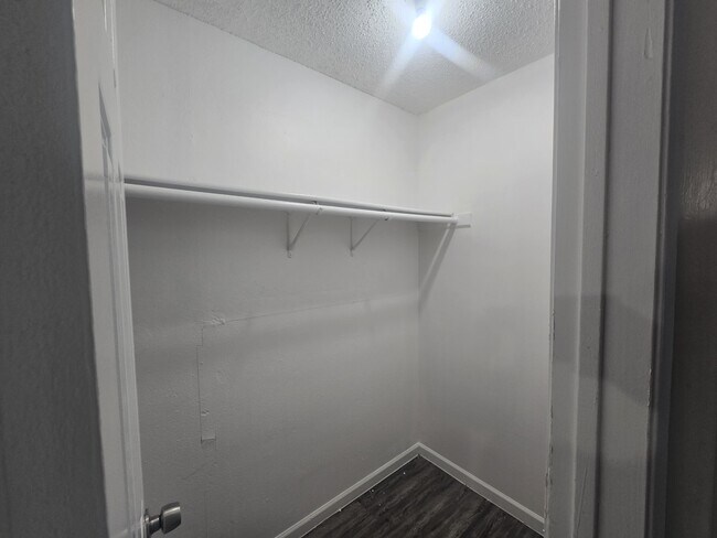 Building Photo - 7518 Hummingbird Ln