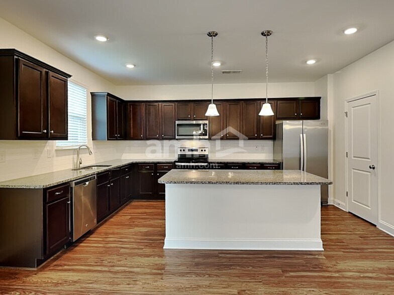 Building Photo - 1119 Bentley Pl