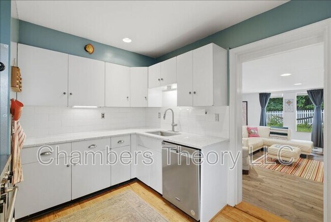 Building Photo - 912 N Lexington St