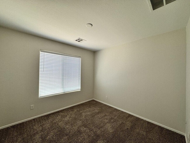 Building Photo - 46067 W Sheridan Rd