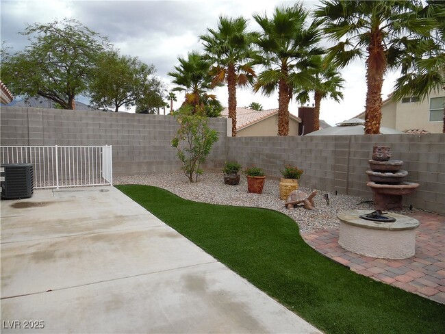 Building Photo - 9120 Dolente Ave