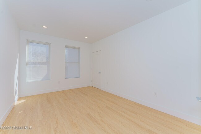 Building Photo - 1133 Loudon Rd