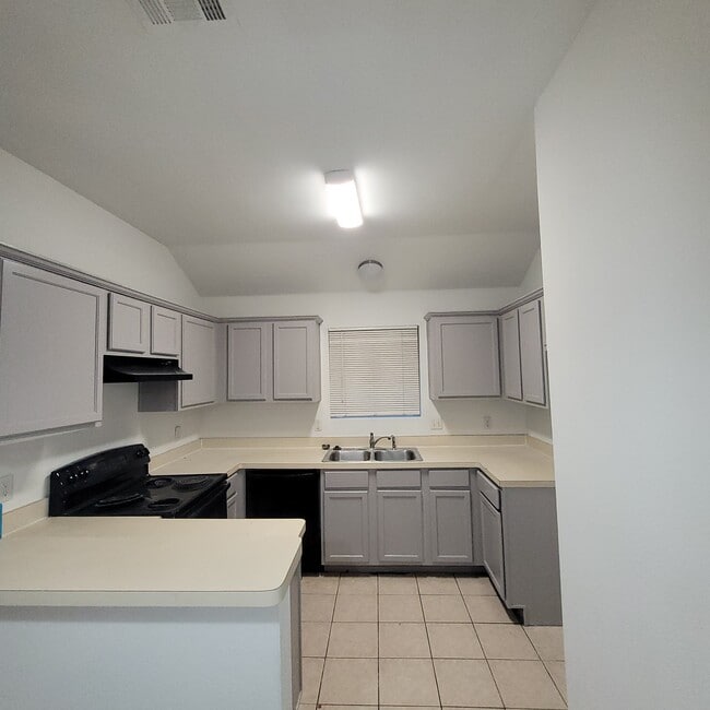 Building Photo - 200 Alpine Dr