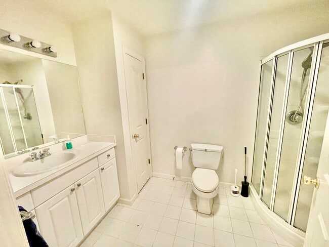 Building Photo - 2 bed 2 bath- Adams Point
