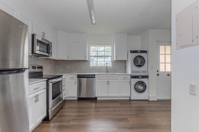 Building Photo - 175 Cape Cod Cir