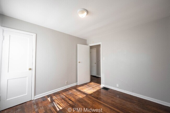 Building Photo - 2825 E 36th St