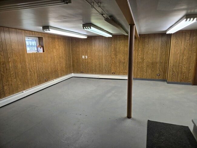 Building Photo - 5628 W Higgins Ave