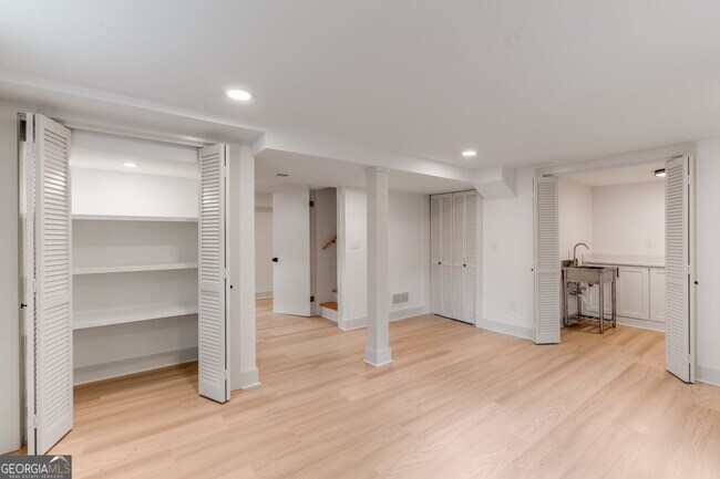 Building Photo - 493 Sybil Ln SE