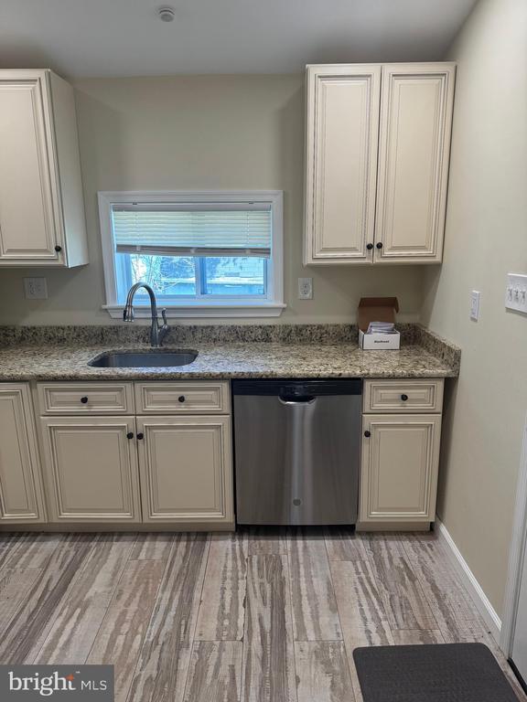 Building Photo - 422 Kansas Rd