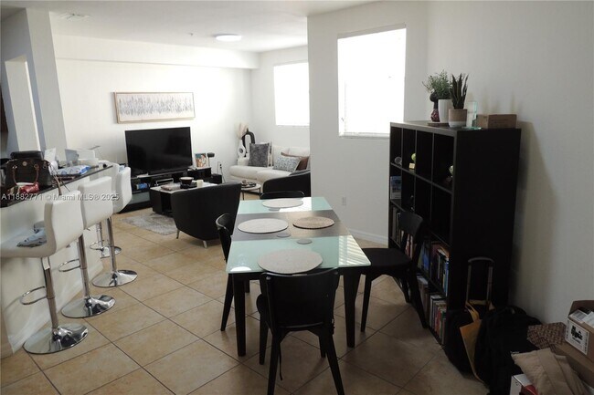 Building Photo - 8899 NW 107 Ct