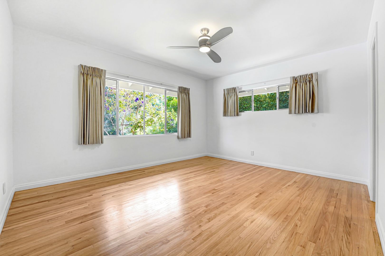Building Photo - 555 Amalfi Dr