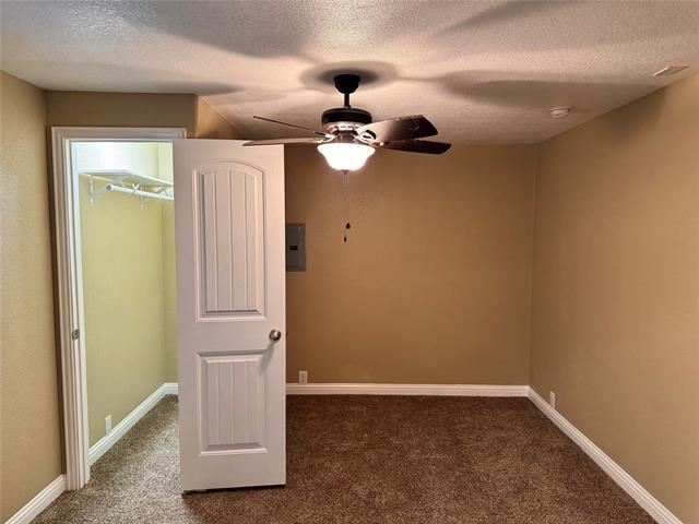 Building Photo - 912 Iowa St