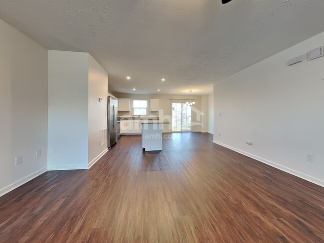 Building Photo - 5670 Julia Kate Dr