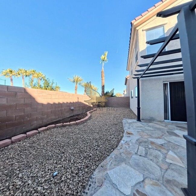 Building Photo - 548 Haunts Walk Ave