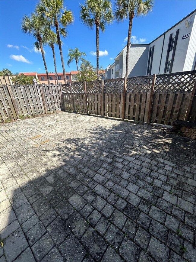 Building Photo - 5201 Geneva Ct