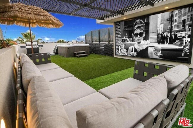 Building Photo - 1002 N Hudson Ave