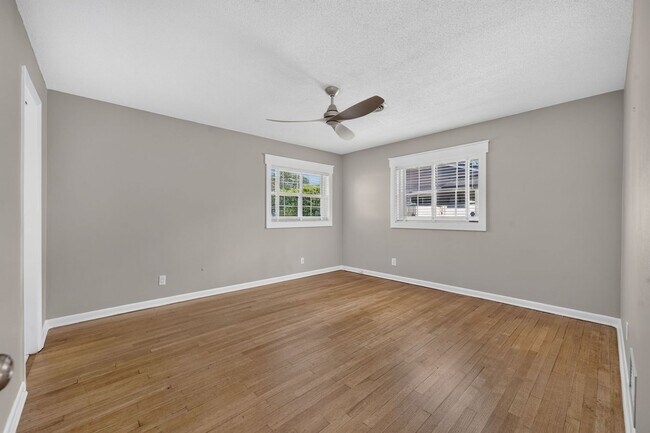 Building Photo - 677 Selkirk Dr