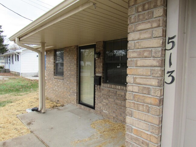 Building Photo - 513 N College Ave