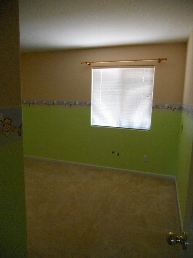 Building Photo - LARGE CORNER LOT 2 STORY 4 BED HOME IN MATHER