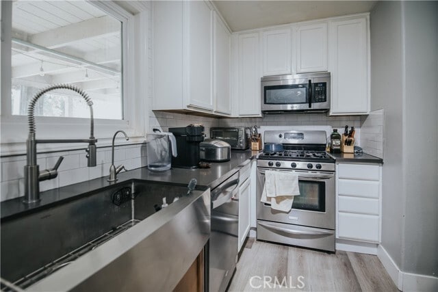 Building Photo - 2438 Emerson Dr