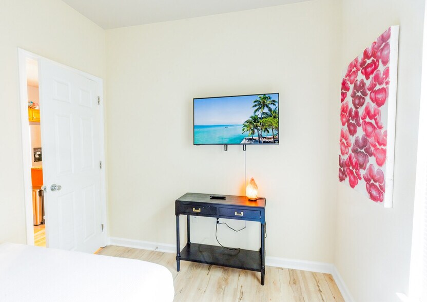 Building Photo - 1657 Indian Woman Rd