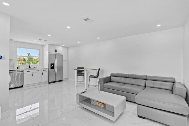 Building Photo - 871 NW 23rd Terrace